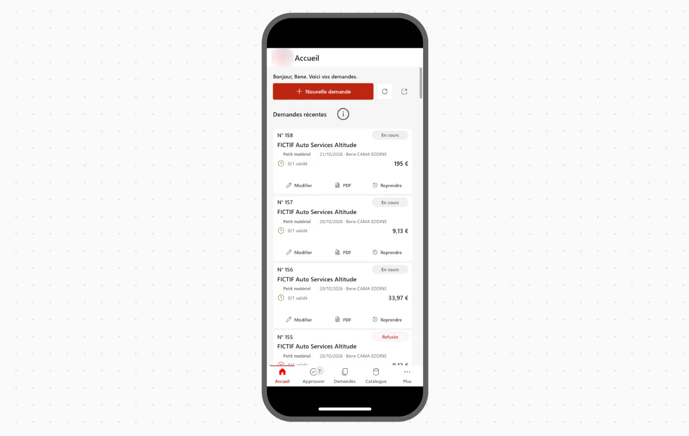 Accueil de l'application de demandes d'équipement sur téléphone : demandes récentes avec leur numéro, leur statut, leur montant et les actions Modifier, PDF et Reprendre.